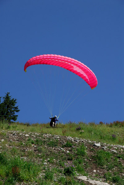Grouse Mountain Fly-In. August 2006. Photographer:  Karla Wakefield  http://kwindels.smugmug.com/gallery/1780597