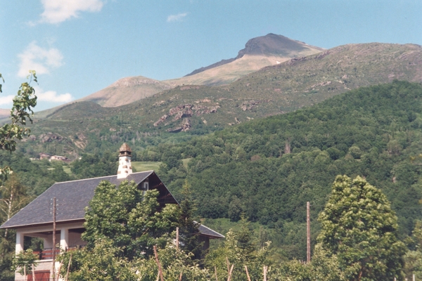 Castejón de Sos, June 1999. Photographer: Geoffrey Stewart Morrison
